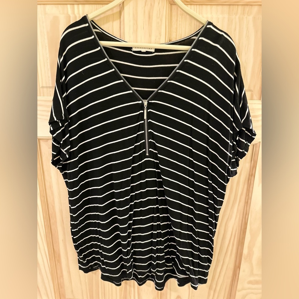 Striped V-Neck Zip Front Women's Blouse - Black/White